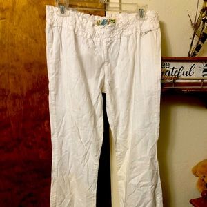 White billabong pants large